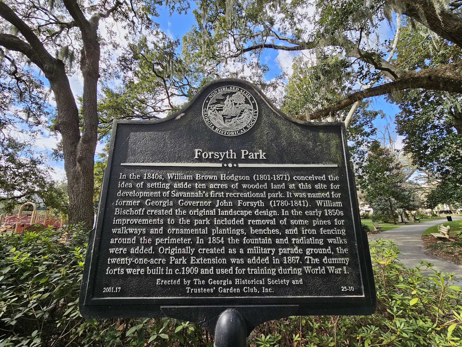 Open lawn in Forsyth Park, Savannah, used for wedding group photographs