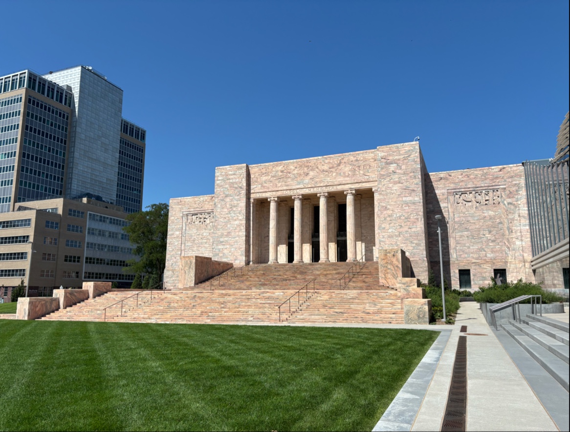 Large pink marble fountain court with a high ceiling at the Joslyn Art Museum, Omaha