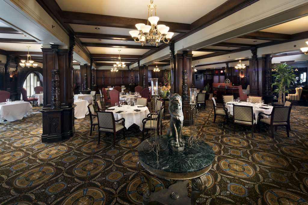 Soft window light in a guest room at the Seelbach Hilton for getting-ready photographs