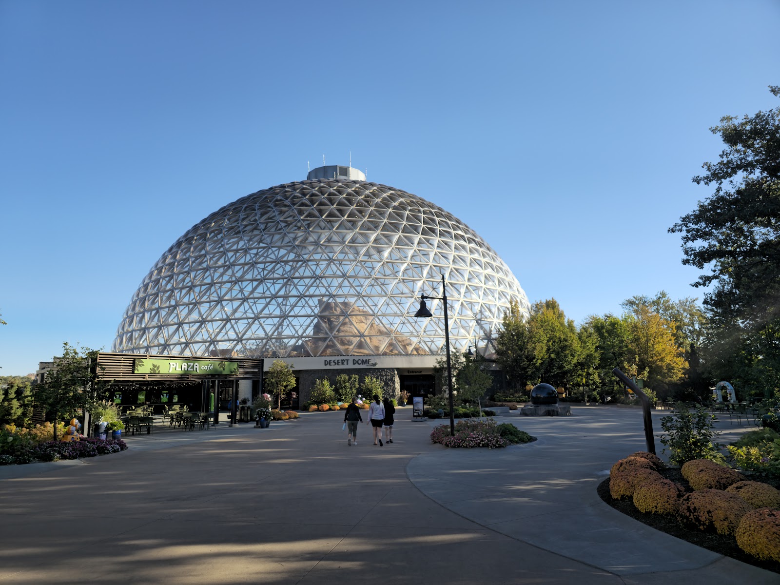 Mature planting and open ground in the gardens at the Henry Doorly Zoo, Omaha