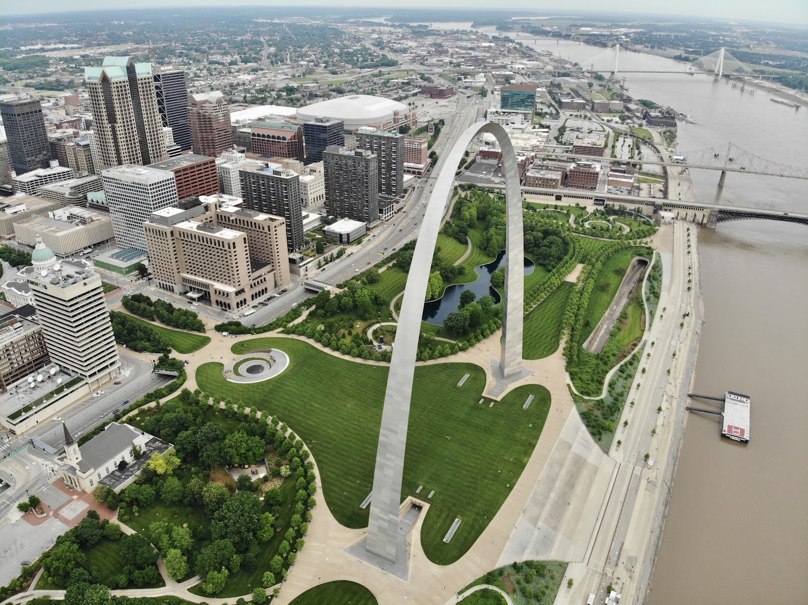The full span of the Gateway Arch with people small beneath it, St. Louis