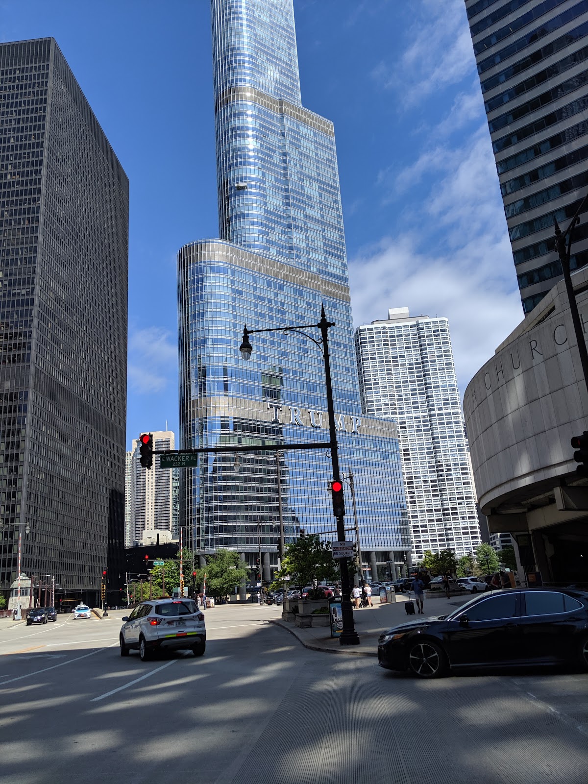 Elevated transit line and 1920s architecture in the Chicago Loop